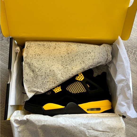 Brand New - Air Jordan 4 Retro 'Thunder' 2023 - Picture 5 of 5